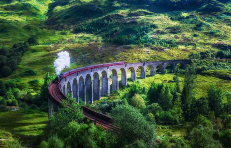 Sognate di vedere l'Hogwarts Express dal vivo? Vi basterà volare in Scozia