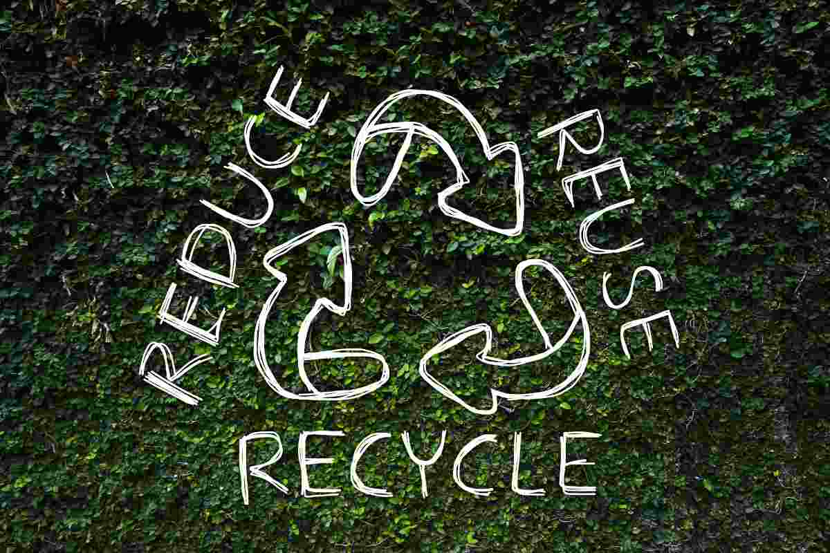 Non gettiamo via gli oggetti che non usiamo più-riciclare è importante