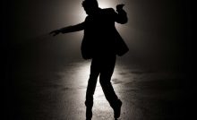 Kevin Bacon balla come in Footloose e il web lo acclama